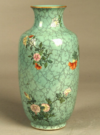 开封博物馆：乾隆松石绿粉彩朵花瓶