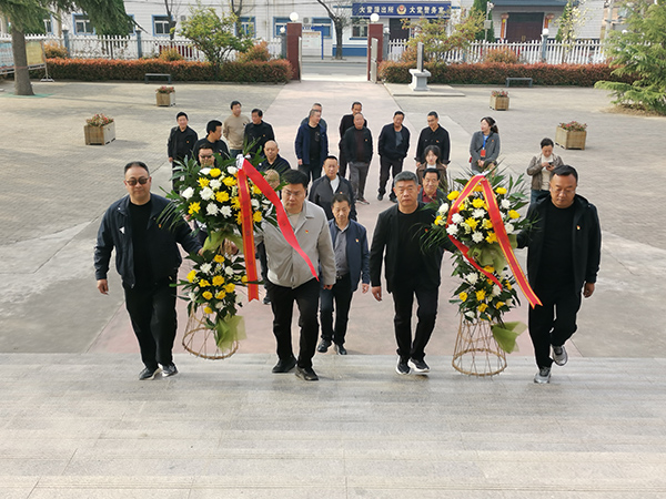 �廳ΰ���س��� ���·ܽ���ʹ��  ������Ӫ����һ�조��ί��������������ݿ�չ��������